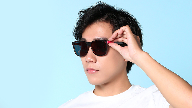 Mắt k&iacute;nh m&agrave;u n&acirc;u đỏ, t&ocirc;n l&ecirc;n m&agrave;u da của bạn